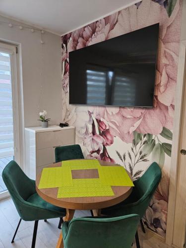 Спільний лаунж/ТБ зона, Wyjątkowy Apartment Kalinowa z ogródkiem parking (Wyjatkowy Apartment Kalinowa z ogrodkiem parking) in Косаково