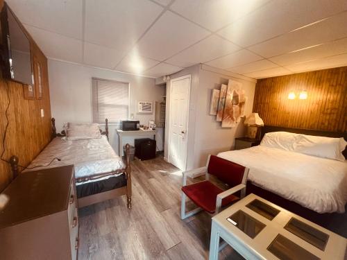 Falls Motel - main image