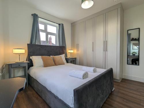 2 Ensuite Bedroom House Near Centre Free Parking in Hull Road