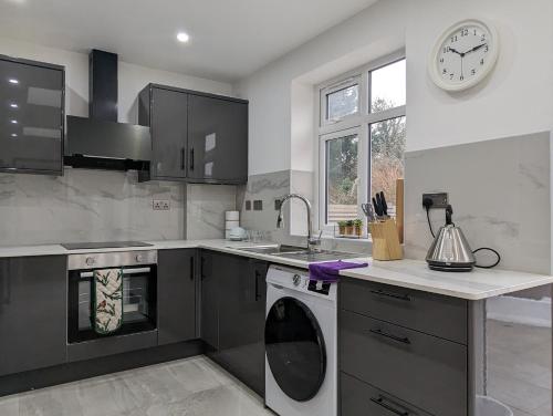 2 Ensuite Bedroom House Near Centre Free Parking in Hull Road