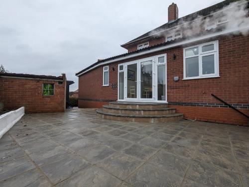 2 Ensuite Bedroom House Near Centre Free Parking in Hull Road