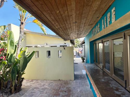 Unterkunft von außen, Skeleton Beach Backpackers in Swakopmund