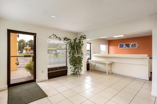 Előcsarnok, Motel 6 Macclenny, FL in Macclenny (Florida)
