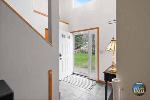 Big Blue Lakehouse - Shared Pier, Lake Mary Access, Stunning Lake Views, Grill, Firepit, Pool Table