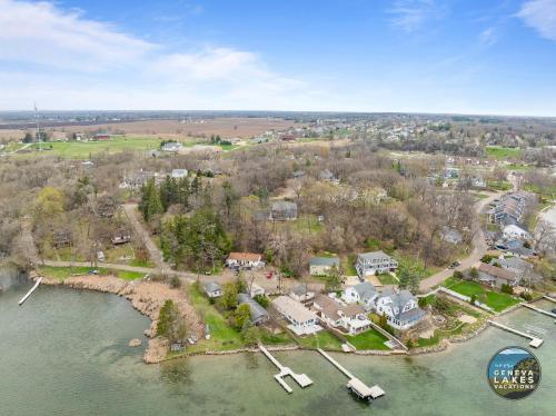 Big Blue Lakehouse - Shared Pier, Lake Mary Access, Stunning Lake Views, Grill, Firepit, Pool Table