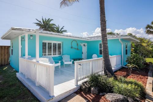 Castaway Cottage paradise at the beach! in 印第亞蘭提