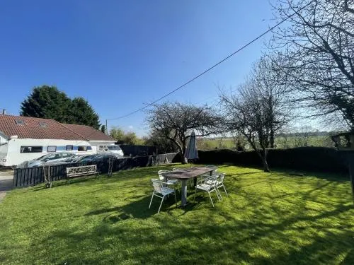 Serene Countryside Escape with Parking photo 2