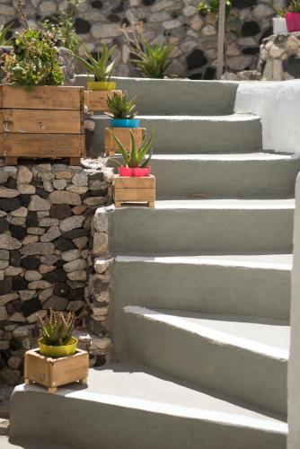 Santorini Sigala Studios 2 - Tap to explore photos