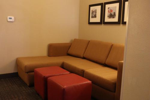 Comfort Suites Loveland - image 20