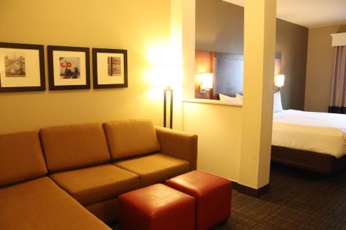 Comfort Suites Loveland - image 40