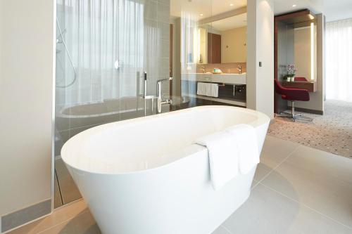 Fürdőszoba, Steigenberger Hotel Am Kanzleramt near Állatkert