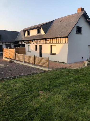 Maison chaleureuse pour petit week-end en amoureux in Sassetot-le-Mauconduit