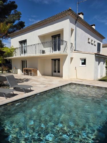 Villa MOOREA pool barbecue PROVENCE in Entraigues-sur-la-Sorgue