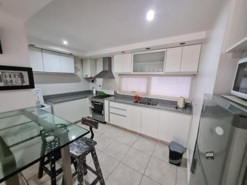 Luminoso y moderno en la ciudad MDQ in Próximo do Centro