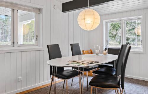 kuhinja, Awesome Home In Nexø With Sauna in Snogebaek