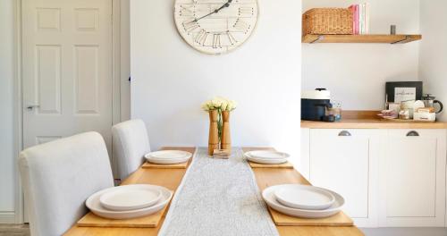 Joannes Retreat, Dog Friendly Property in Weymouth with Free Parking in Preston