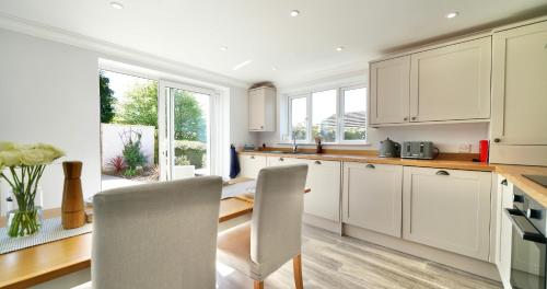 Joannes Retreat, Dog Friendly Property in Weymouth with Free Parking in Preston