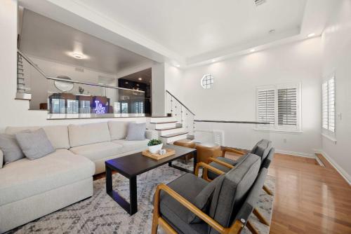 New Listing Dodger Clubhouse by Colby & Conrad, Лос-Анджелес (фото 3)