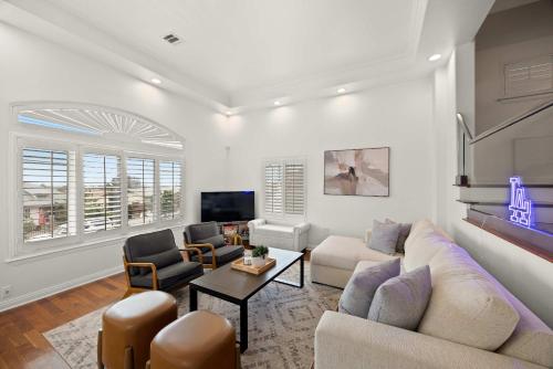 New Listing Dodger Clubhouse by Colby & Conrad, Лос-Анджелес (фото 4)