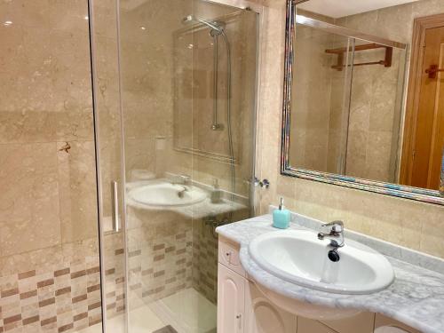 One-Bedroom Apartment image 7