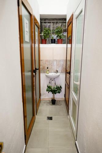 Badkamer, GjiroArt Corner in Gjirokaster