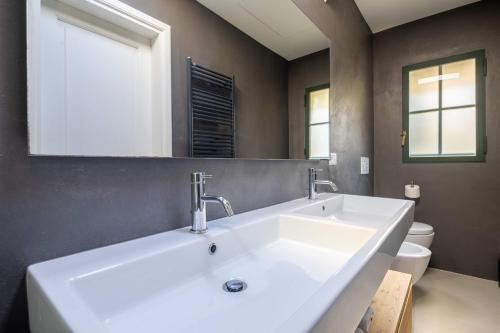 Elegant Stay in the Heart of Florence - image 11