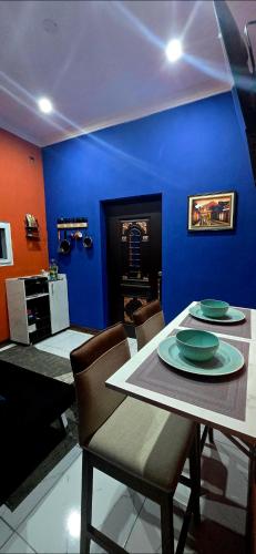 Casa azul con Generador electrico , Piscina y jacuzzi in ปวยร์โต บาริโอส