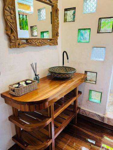 プエルト・ビエホ・デ・タラマンカ Colibri Ecolodge 3 minutes walk to beach and town 4つ星 ゲストハウス 施設