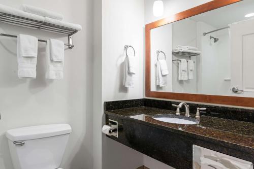 Best Western PLUS Westgate Inn and Suites - image 2