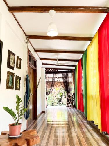 プエルト・ビエホ・デ・タラマンカ Colibri Ecolodge 3 minutes walk to beach and town 4つ星 ゲストハウス 外観