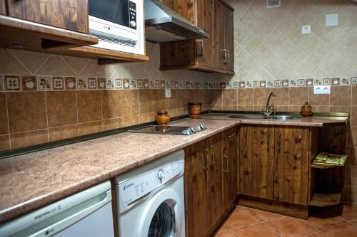 廚房, Apartamentos Rurales La Casa de Luis in 塞拉桑塔克鲁斯