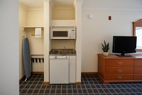 Creekside Inn & Suites - 주방