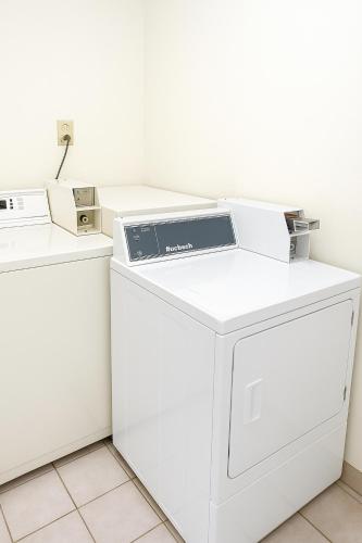 Creekside Inn & Suites