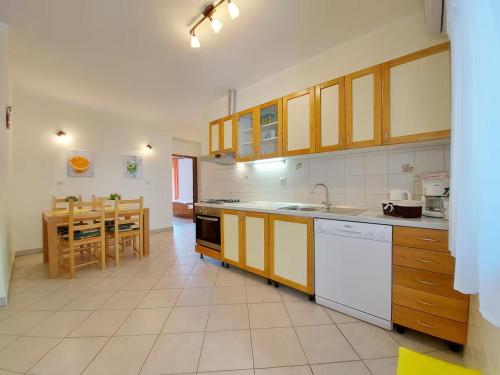 ห้องครัว, Apartments with parking space Palit, Rab - 24108 in ปาลิต