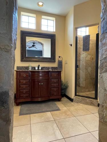 Sunset Suite - Cave Creek Guest Suites, Кейв Крик (фото 6)