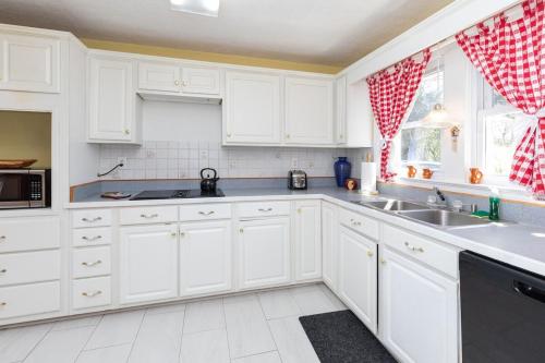 Konyha, Red Robin Retreat - Near Lake James, NC in Glen Alpine (NC)