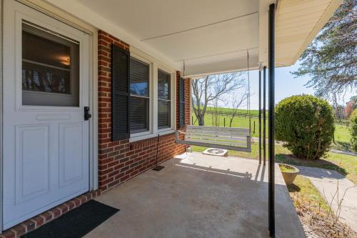 A szálláshely kívülről, Red Robin Retreat - Near Lake James, NC in Glen Alpine (NC)