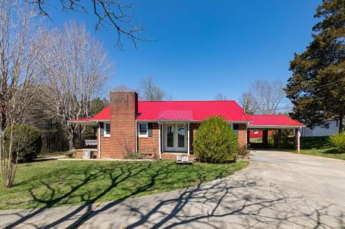 A szálláshely kívülről, Red Robin Retreat - Near Lake James, NC in Glen Alpine (NC)