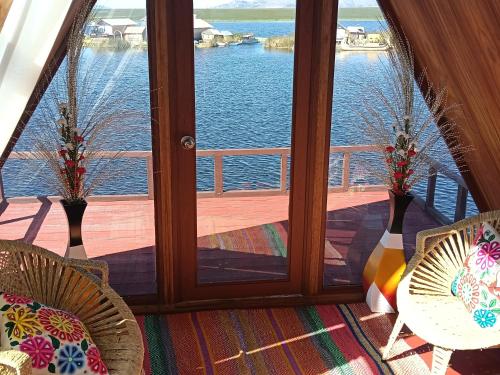 المنطقة المحيطة, Titicaca EcoLux in Uros Islands
