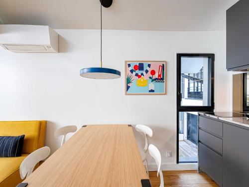 Marais Area - Outdoor patio - A/C - 2BDR - image 11