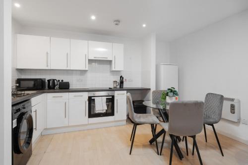 Lux Livin' Apartments - Luxury 2 Bed Apartment City Centre Free Parking, Manchester (zdjęcie 9)