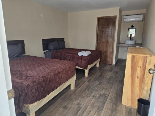 HOTEL Y CABAÑAS El PINO (HOTEL Y CABANAS El PINO) in ครีเอล