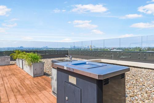 Ashfield 1BRStudy Room Huge Balcony Sleeps 4 in Ashfield