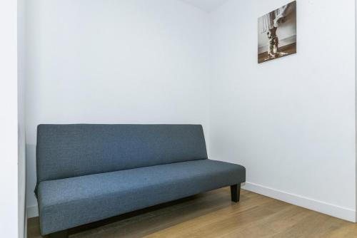 Ashfield 1BRStudy Room Huge Balcony Sleeps 4 in Ashfield