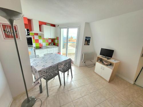 T2 Mezzanine proche plage avec balcon - Les Sables-d'Olonne - FR-1-92-571 - image 3