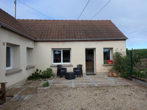 Maison familiale au bord de la Loire à Sigloy pour 6 personnes - FR-1-590-572 (Maison familiale au bord de la Loire a Sigloy pour 6 personnes - FR-1-590-572) in Germigny-des-Pres