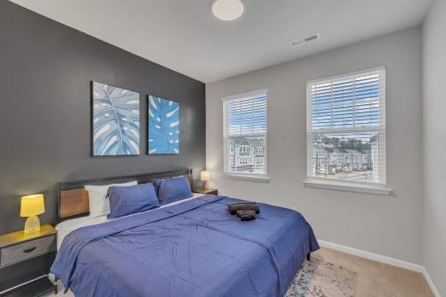 Luxurious King 3BR Townhouse Mins to Downtown!