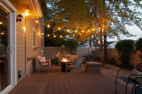Fire Pit Getaway Shops and Dining 70in TV, Meridian
