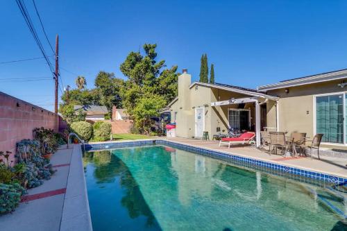 Just The Two Of Us -Romantic Pool View And Private Entry Sleeps 2 Near CSUN CSUN