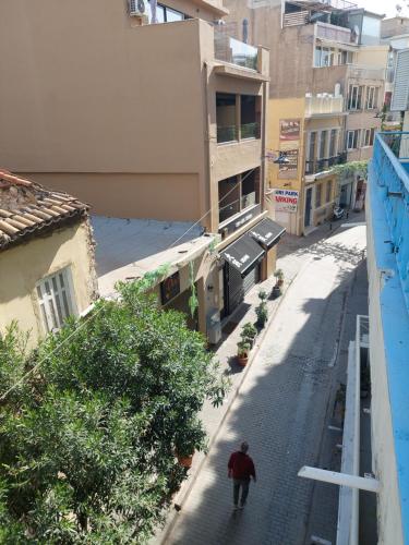 SHARED ROOMS LEPENIOTU NEAR ACROPOLIS &MONASTIRAKi 2